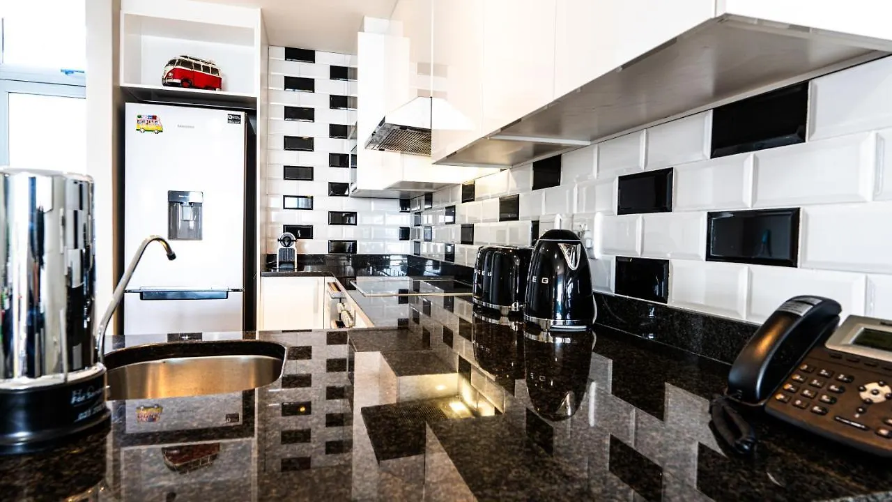 Infinity Luxury Beachfront Apartment Bloubergstrand