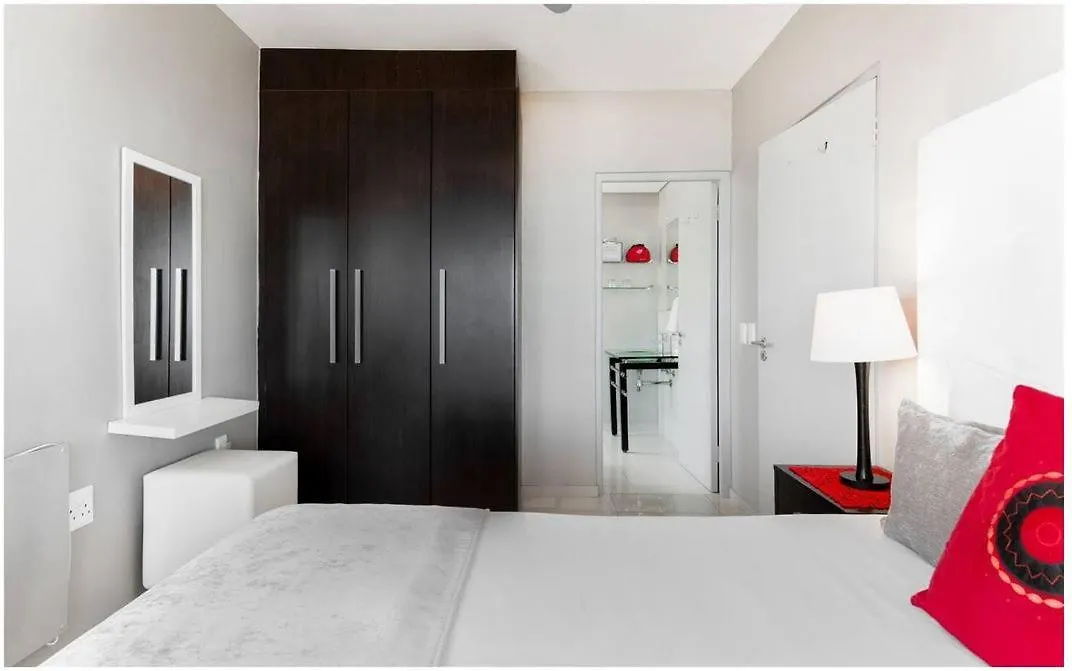 Infinity Luxury Beachfront Apartment Bloubergstrand