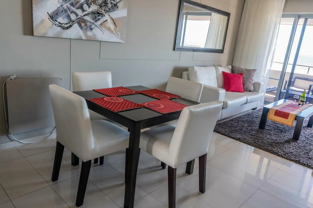 Infinity Luxury Beachfront Apartment Bloubergstrand