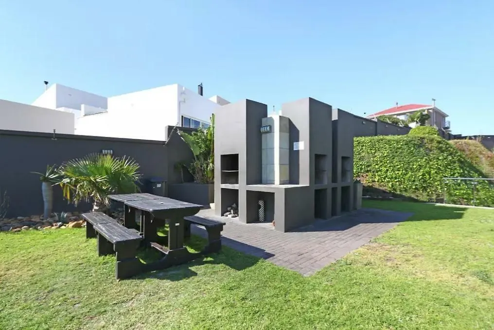 Infinity Luxury Beachfront Apartment Bloubergstrand