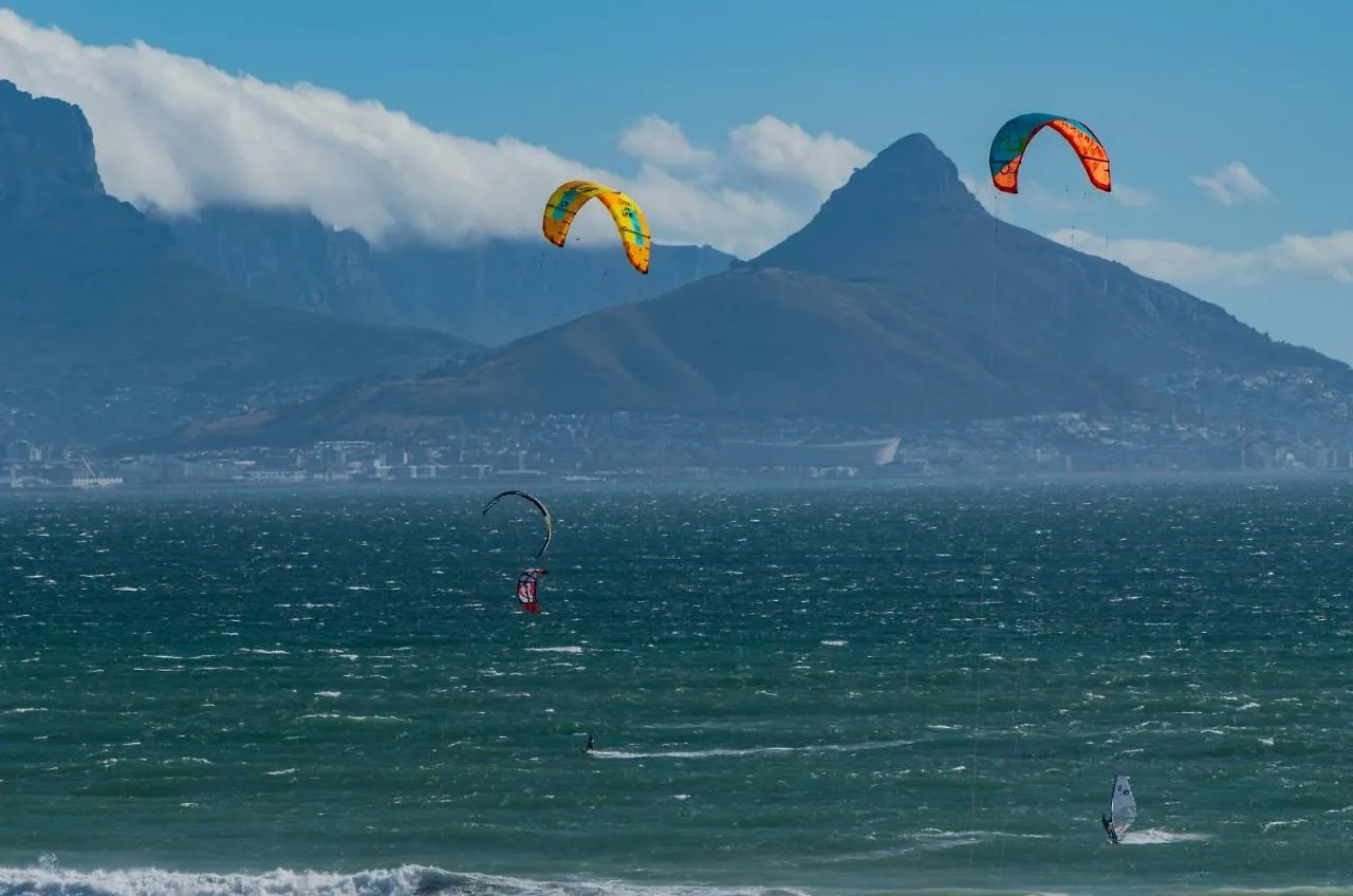 Infinity Luxury Beachfront Apartment Bloubergstrand